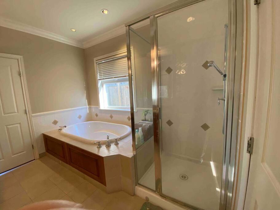 Lucky Suite, Two-Bedroom Suite With Independent Entrance In Richmond Close To Yvr Dış mekan fotoğraf